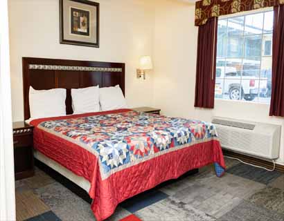 Whispering Palms Inn King Room