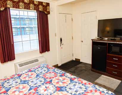 Double room at Whispering Palms Inn